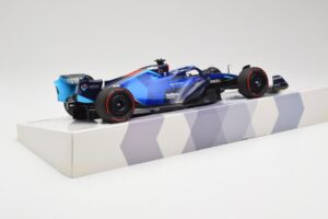 Williams FW44 Mercedes #23 A. Albon Bahrain GP 2022 Case Edition Minichamps 1:18 147220123 Resina - imagem 3 de 7