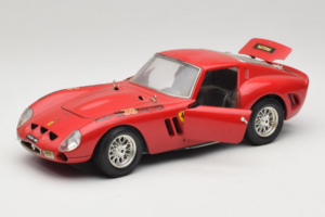 Ferrari 250 GTO Vermelho Bburago 1:18 B003 Metal - imagem 2 de 8