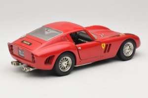 Ferrari 250 GTO Vermelho Bburago 1:18 B003 Metal - imagem 3 de 8