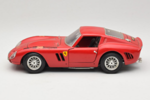 Ferrari 250 GTO Vermelho Bburago 1:18 B003 Metal - imagem 4 de 8