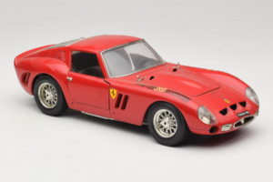 Ferrari 250 GTO Vermelho Bburago 1:18 B003 Metal - imagem 6 de 8