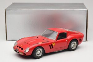 Ferrari 250 GTO Vermelho Bburago 1:18 B003 Metal - imagem 8 de 8