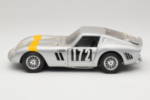 Ferrari 250 GTO #172 Tour de France 1964 Bburago 1:18 7011 Metal - imagem 4 de 8