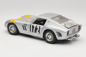 Ferrari 250 GTO #172 Tour de France 1964 Bburago 1:18 7011 Metal - imagem 7 de 8