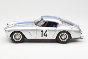 Ferrari 250 GT SWB #14 P. Noblet / J. Guichet Team Noblet 3rd Place 24 Hours of Le Mans 1961 CMC 1:18 M-079 Metal - imagem 3 de 6