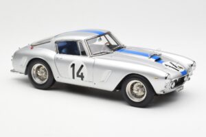 Ferrari 250 GT SWB #14 P. Noblet / J. Guichet Team Noblet 3rd Place 24 Hours of Le Mans 1961 CMC 1:18 M-079 Metal - imagem 4 de 6