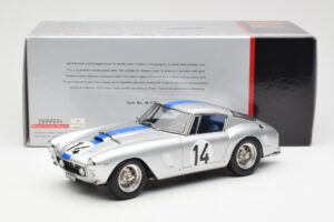 Ferrari 250 GT SWB #14 P. Noblet / J. Guichet Team Noblet 3rd Place 24 Hours of Le Mans 1961 CMC 1:18 M-079 Metal - imagem 6 de 6