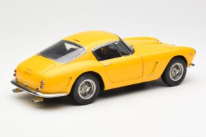 Ferrari 250 GT SWB Amarelo CMC 1:18 M-054 Metal - imagem 2 de 6