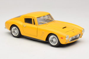 Ferrari 250 GT Berlinetta Amarelo Jouef Evolution 1:18 301200 Metal - imagem 6 de 8