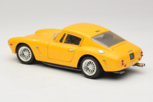 Ferrari 250 GT Berlinetta Amarelo Jouef Evolution 1:18 301200 Metal - imagem 7 de 8