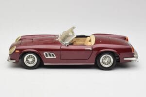 Ferrari 250 GT California Vermelho Hot Wheels 1:18 3401158 Metal - imagem 4 de 8