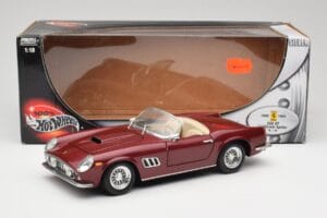 Ferrari 250 GT California Spider LWB Vermelho Escuro Hot Wheels 1:18 25727 Metal - imagem 8 de 8