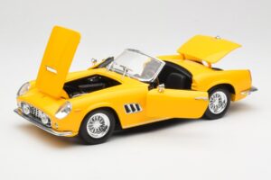 Ferrari 250 GT California Spider Amarelo Hot Wheels 1:18 23905 Metal - imagem 2 de 8