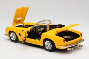 Ferrari 250 GT California Spider Amarelo Hot Wheels 1:18 23905 Metal - imagem 5 de 8