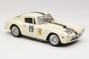 Ferrari 250 GT SWB Berlinette #19 Tour de France Automobile 1961 Eagles Race 1:18 6500 Metal - imagem 6 de 8