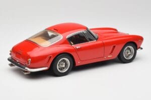 Ferrari 250 GT SWB Vermelho CMC 1:18 M-046 Metal - imagem 2 de 6
