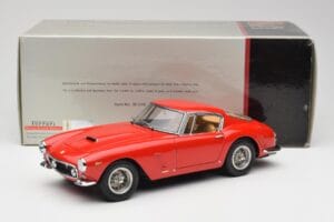 Ferrari 250 GT SWB Vermelho CMC 1:18 M-046 Metal - imagem 6 de 6