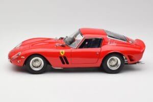 Ferrari 250 GTO London Show Vermelho CMC 1:18 M-256 Metal - imagem 3 de 6