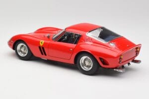 Ferrari 250 GTO London Show Vermelho CMC 1:18 M-256 Metal - imagem 5 de 6