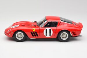 Ferrari 250 GTO #11 J. Surtees / M. Parkes Paris 1000km 1962 CMC 1:18 M-249 Metal - imagem 3 de 6