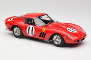 Ferrari 250 GTO #11 J. Surtees / M. Parkes Paris 1000km 1962 CMC 1:18 M-249 Metal - imagem 4 de 6