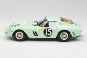 Ferrari 250 GTO #15 S. Moss / G. Hill Goodwood 1962 CMC 1:18 M-247 Metal - imagem 3 de 6