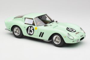 Ferrari 250 GTO #15 S. Moss / G. Hill Goodwood 1962 CMC 1:18 M-247 Metal - imagem 4 de 6