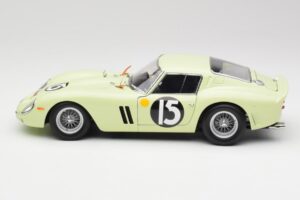 Ferrari 250 GTO #15 S. Moss / I. Ireland Goodwood Tourist Trophy Winner 1962 Kyosho 1:18 08438C Metal - imagem 4 de 8