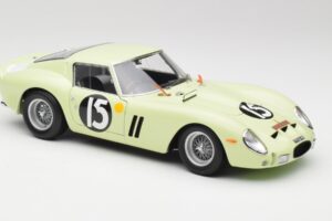 Ferrari 250 GTO #15 S. Moss / I. Ireland Goodwood Tourist Trophy Winner 1962 Kyosho 1:18 08438C Metal - imagem 6 de 8