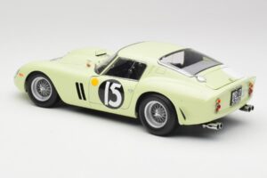 Ferrari 250 GTO #15 S. Moss / I. Ireland Goodwood Tourist Trophy Winner 1962 Kyosho 1:18 08438C Metal - imagem 7 de 8