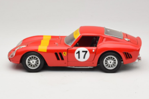 Ferrari 250 GTO #17 Bburago Sammlerborse Vermelho Bburago 1:18 3007-P1 Metal - imagem 4 de 8