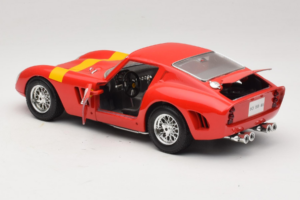 Ferrari 250 GTO #17 Bburago Sammlerborse Vermelho Bburago 1:18 3007-P1 Metal - imagem 5 de 8