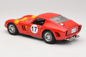 Ferrari 250 GTO #17 Bburago Sammlerborse Vermelho Bburago 1:18 3007-P1 Metal - imagem 7 de 8