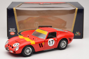 Ferrari 250 GTO #17 Bburago Sammlerborse Vermelho Bburago 1:18 3007-P1 Metal - imagem 8 de 8