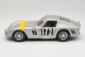 Ferrari 250 GTO #172 L. Bianchi / G. Berger Tour de France 1962 Prata Edição Limitada Bburago 1:18 3011-S1 Metal - imagem 4 de 8
