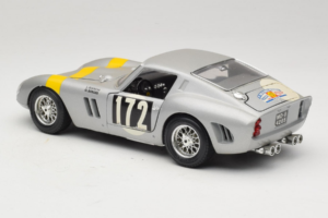 Ferrari 250 GTO #172 L. Bianchi / G. Berger Tour de France 1962 Prata Edição Limitada Bburago 1:18 3011-S1 Metal - imagem 7 de 8