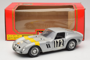 Ferrari 250 GTO #172 L. Bianchi / G. Berger Tour de France 1962 Prata Edição Limitada Bburago 1:18 3011-S1 Metal - imagem 8 de 8