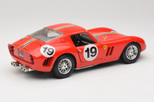 Ferrari 250 GTO #19 Vermelho Riscas 1962 Bburago 1:18 3011-P3 Metal - imagem 3 de 8