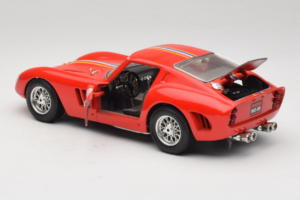 Ferrari 250 GTO #19 Vermelho Riscas 1962 Bburago 1:18 3011-P3 Metal - imagem 5 de 8
