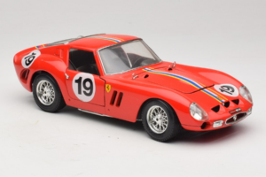 Ferrari 250 GTO #19 Vermelho Riscas 1962 Bburago 1:18 3011-P3 Metal - imagem 6 de 8