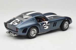 Ferrari 250 GTO #24 Azul Faixa Branca 1962 Bburago 1:18 3011-B2 Metal - imagem 3 de 8