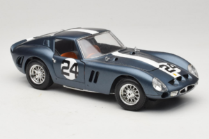 Ferrari 250 GTO #24 Azul Faixa Branca 1962 Bburago 1:18 3011-B2 Metal - imagem 6 de 8