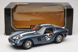 Ferrari 250 GTO #24 Azul Faixa Branca 1962 Bburago 1:18 3011-B2 Metal - imagem 8 de 8