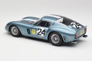 Ferrari 250 GTO #24 P. Rodriguez 12 Hours of Sebring GT3.0 Winner 1962 Kyosho 1:18 08438D Metal - imagem 7 de 8