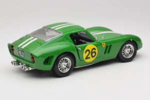 Ferrari 250 GTO #26 Verde Riscas Brancas 1962 Bburago 1:18 3011-G3 Metal - imagem 3 de 8
