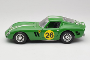 Ferrari 250 GTO #26 Verde Riscas Brancas 1962 Bburago 1:18 3011-G3 Metal - imagem 4 de 8