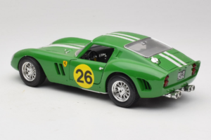 Ferrari 250 GTO #26 Verde Riscas Brancas 1962 Bburago 1:18 3011-G3 Metal - imagem 7 de 8