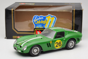 Ferrari 250 GTO #26 Verde Riscas Brancas 1962 Bburago 1:18 3011-G3 Metal - imagem 8 de 8
