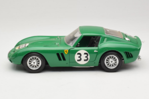 Ferrari 250 GTO #33 Verde Bburago 1:18 3011-G1 Metal - imagem 4 de 8