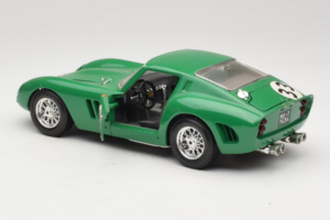 Ferrari 250 GTO #33 Verde Bburago 1:18 3011-G1 Metal - imagem 5 de 8